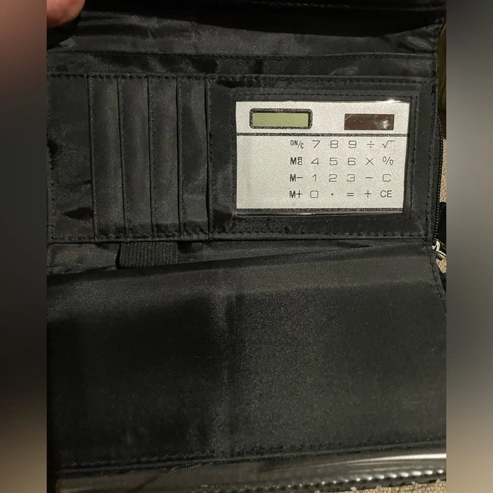RARE FIND Vintage wallet w calculator gold tone snap closure & lots of Storage